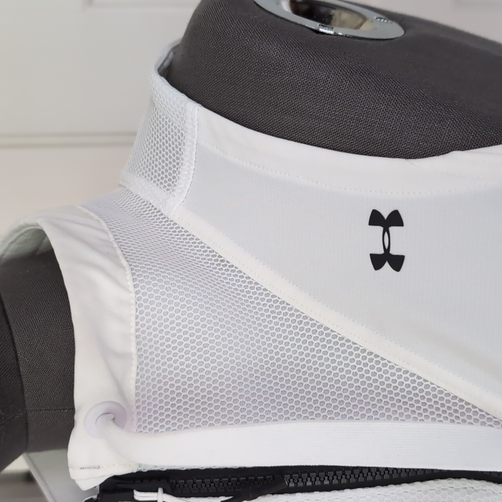 Under Armour Running Vest - Picture 4 of 8